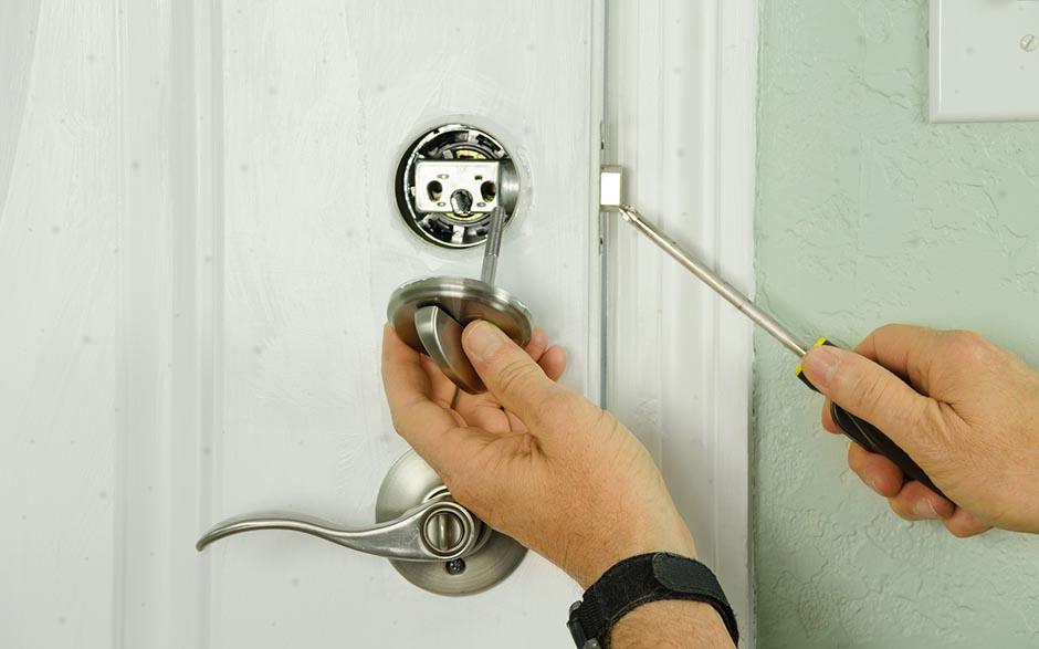 ouverture de porte Brouy